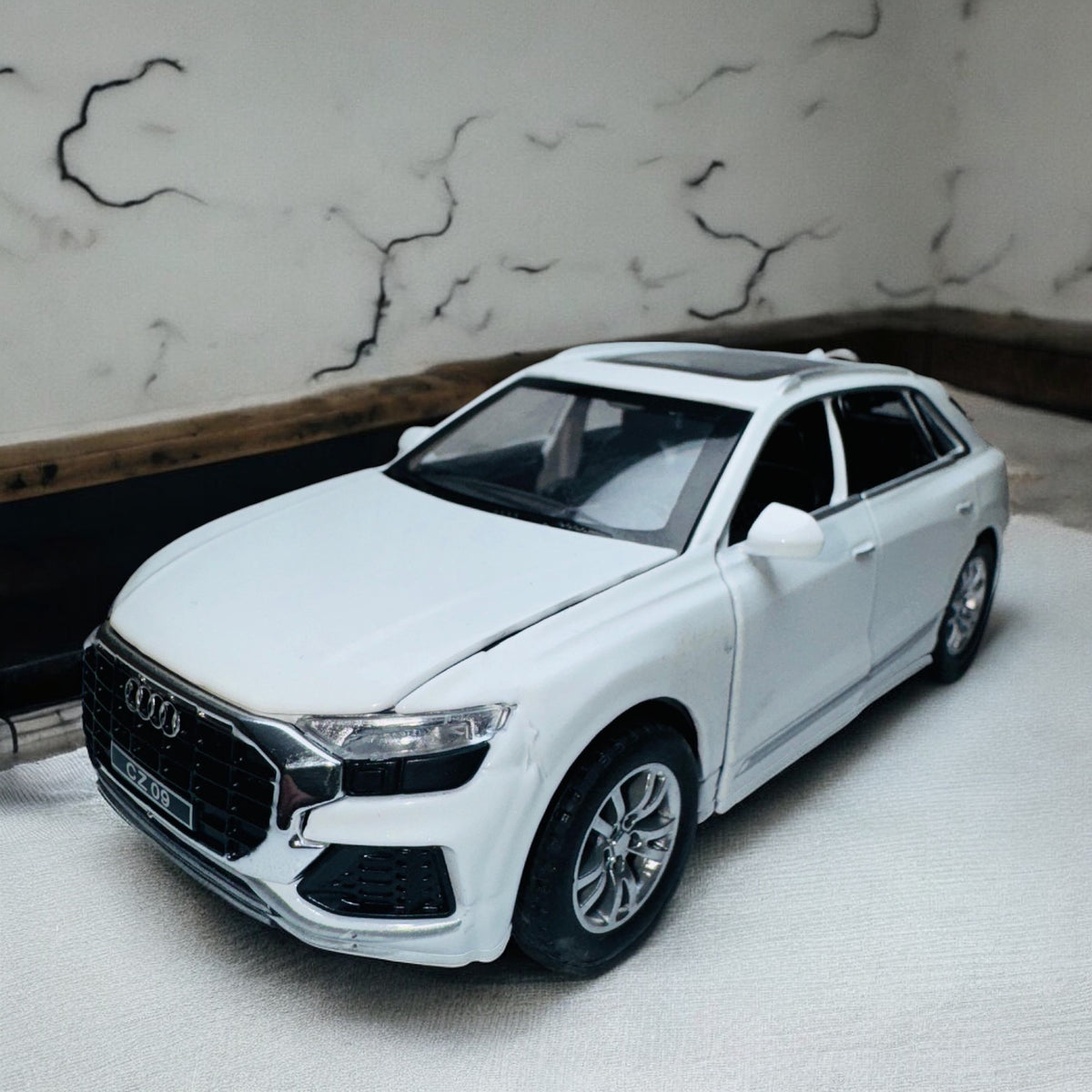 Audi Q8 1:24 Diecast Model diecast scale model car